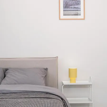 Quiet & Spacious 2-bedroom Near Old Town
