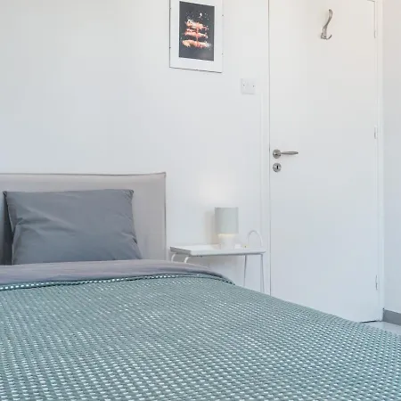 Quiet & Spacious 2-bedroom Near Old Town